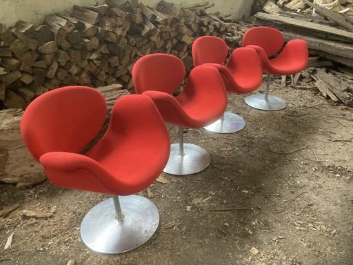 4X Artifort Tulip Eetkamer Stoelen Van Pierre Paulin, Bijpassend Ronde Eettafel Artifort