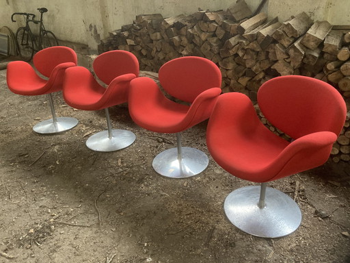 4X Artifort Tulip Eetkamer Stoelen Van Pierre Paulin, Bijpassend Ronde Eettafel Artifort