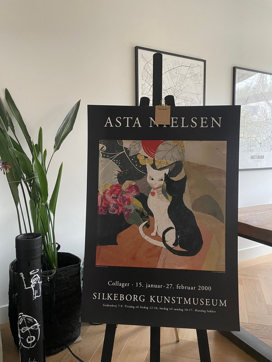 Image 1 of Asta S.M. Nielsen (1881-1972), Twee katten op tafel, 1962, Poster Tentoonstelling 2000