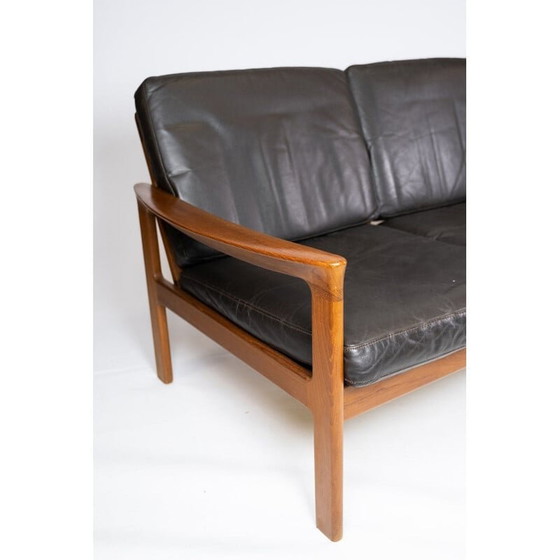 Image 1 of Vintage teakhouten driezitsbank en bekleed met zwart leer door Arne Vodder 1960