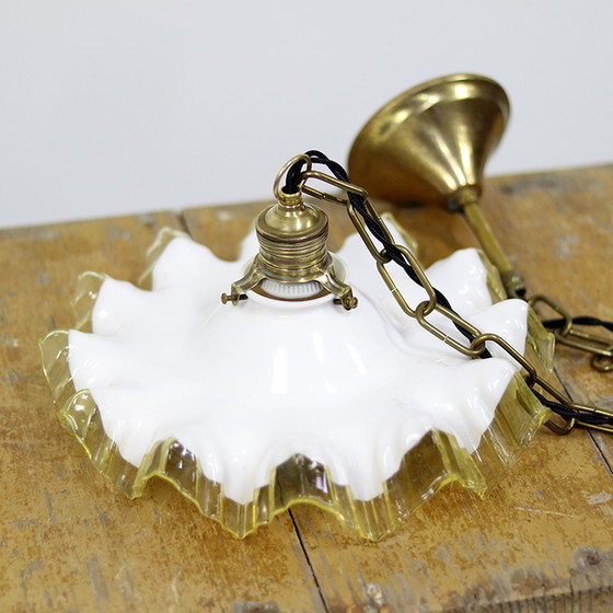 Image 1 of Franse Piecrust Opaline Hanglamp