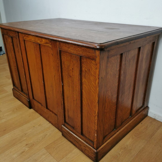 Image 1 of Antiek, Vintage Eiken Bankiersbureau,  Houten Bureau, Buro