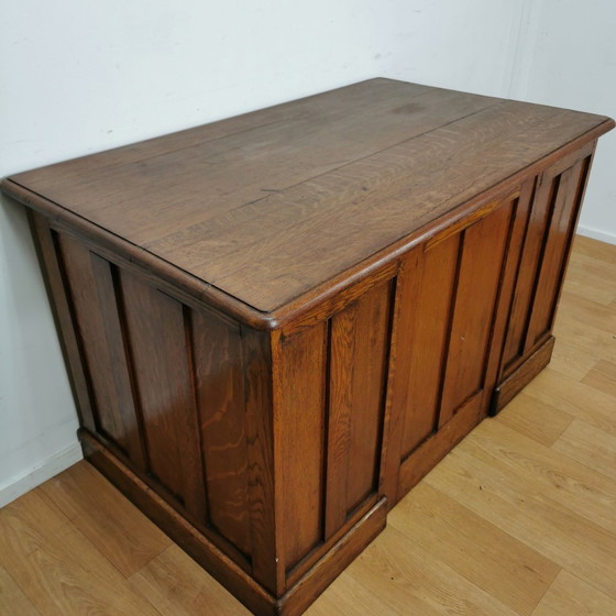 Image 1 of Antiek, Vintage Eiken Bankiersbureau,  Houten Bureau, Buro