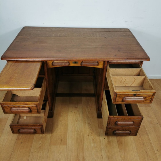 Image 1 of Antiek, Vintage Eiken Bankiersbureau,  Houten Bureau, Buro