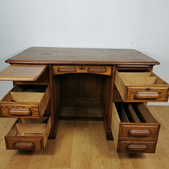 Image 1 of Antiek, Vintage Eiken Bankiersbureau,  Houten Bureau, Buro