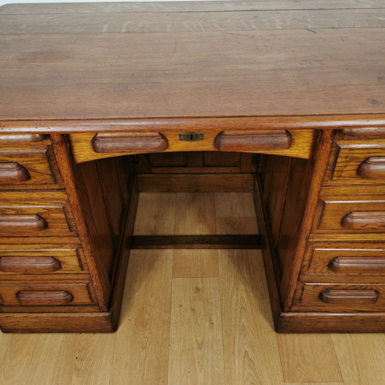 Image 1 of Antiek, Vintage Eiken Bankiersbureau,  Houten Bureau, Buro