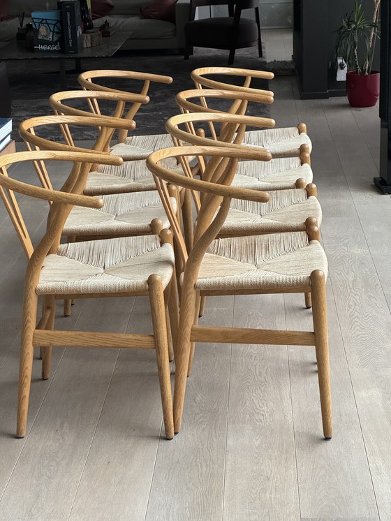 Image 1 of 8X Wishbone Chairs Ch24 & Tafel Ch338 Met Verlengstuk Ch3381 In Eik. 