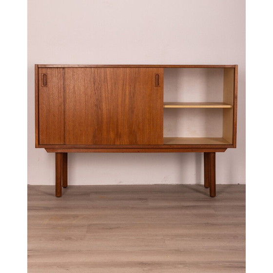 Image 1 of Vintage dressoir in teakhout met twee schuifdeuren, jaren 1960