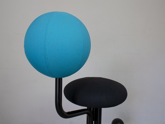 Image 1 of Globe concept ergonomische hoge stoel design Peter Opsvik