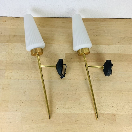 Image 1 of Paar vintage messing en opaline wandlampen, jaren 1950