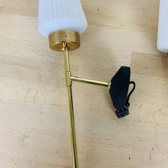 Image 1 of Paar vintage messing en opaline wandlampen, jaren 1950