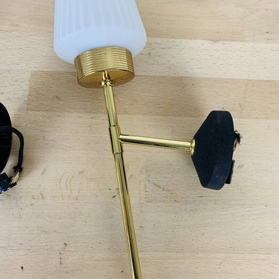 Image 1 of Paar vintage messing en opaline wandlampen, jaren 1950