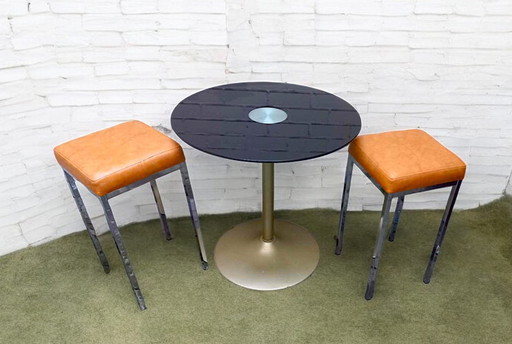 Vintage set van tafel en krukjes