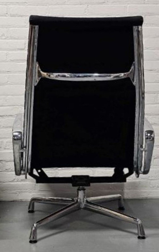 Image 1 of Charles & Ray Eames Voor Vitra Fauteuil Ea124