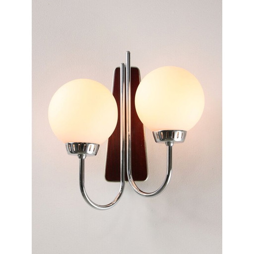 Vintage wandlamp van chroom en opaalglas