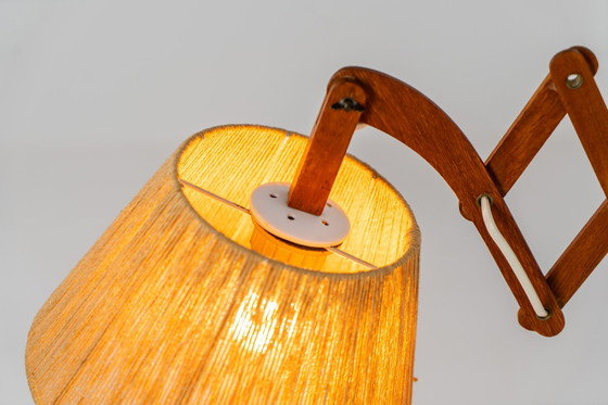 Image 1 of Grote teakhouten wandlamp "Scissor" (Denemarken, jaren 1960).