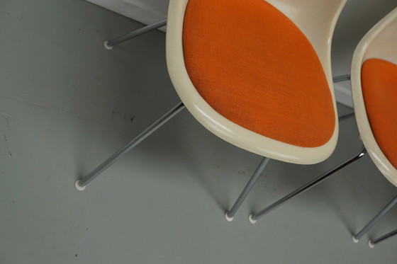 Image 1 of Charles & Ray Eames - Herman Miller - drie glasvezel RDX stoelen