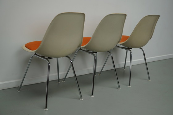 Image 1 of Charles & Ray Eames - Herman Miller - drie glasvezel RDX stoelen