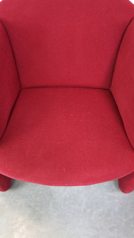 Image 1 of 2 x rode vintage design fauteuil van Artifort, model BEN