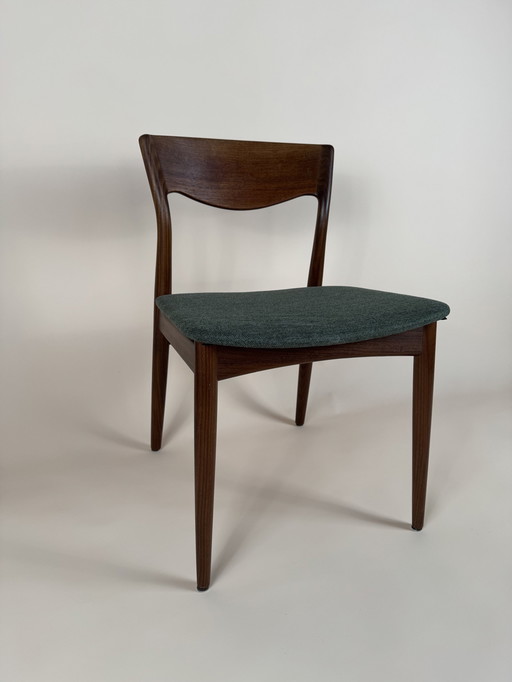 Set van 4 Deense eetkamerstoelen uit de Mid Century - pas opnieuw bekleed