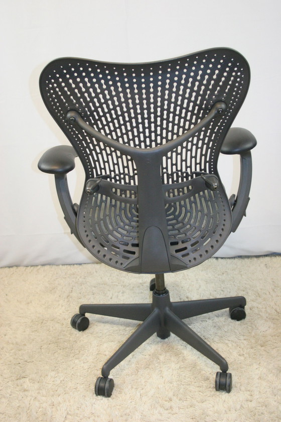 Image 1 of Herman Miller Mirra bureaustoel