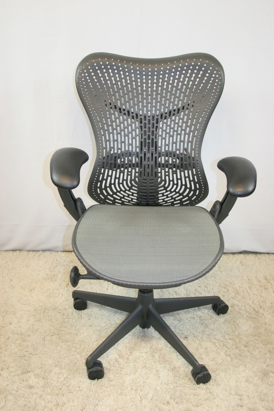 Image 1 of Herman Miller Mirra bureaustoel