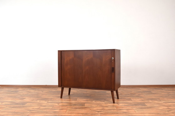 Image 1 of Mid Century Deense teakhouten jaloeziedeur dressoir, 1960S