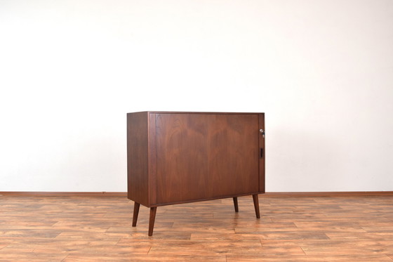 Image 1 of Mid Century Deense teakhouten jaloeziedeur dressoir, 1960S