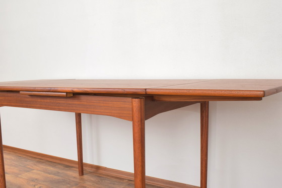 Image 1 of Mid Century Deense Teakhouten uitschuifbare eettafel, 1960S.