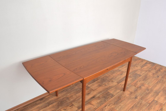 Image 1 of Mid Century Deense Teakhouten uitschuifbare eettafel, 1960S.