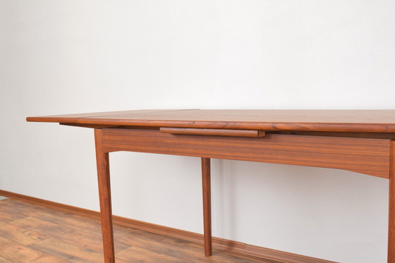 Image 1 of Mid Century Deense Teakhouten uitschuifbare eettafel, 1960S.