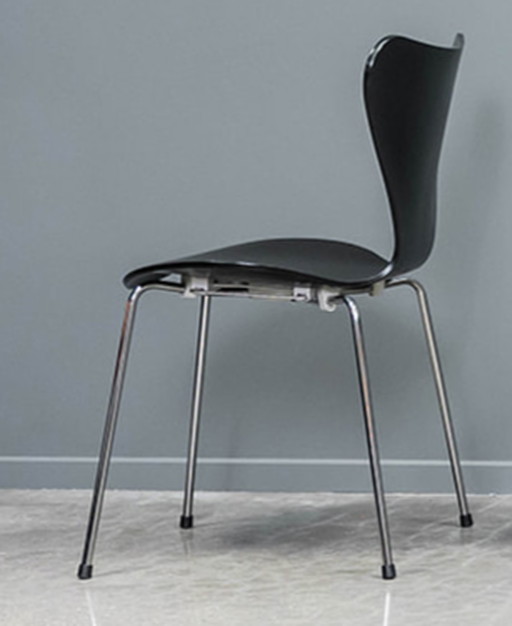 Fritz Hansen Serie 7 "vlinder" stoel