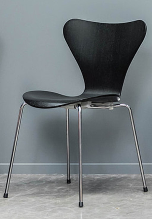 Fritz Hansen Serie 7 "vlinder" stoel