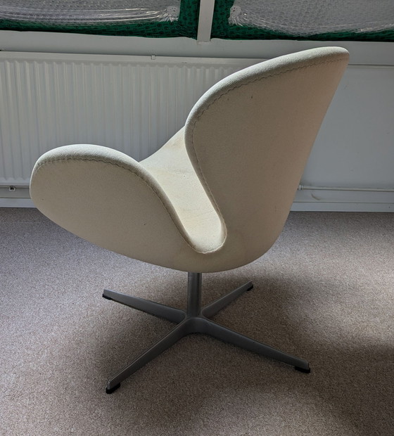 Image 1 of Fritz Hansen Swan Fauteuil 3320 opknapper