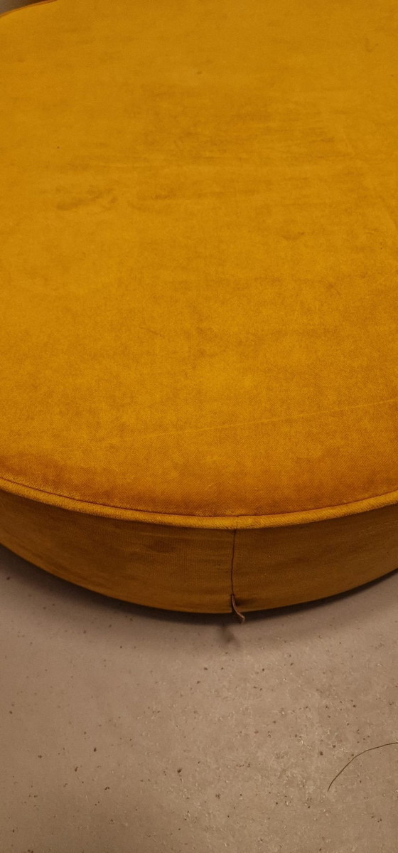 Image 1 of Gele fluwelen bank (Sara) en hocker van Woood