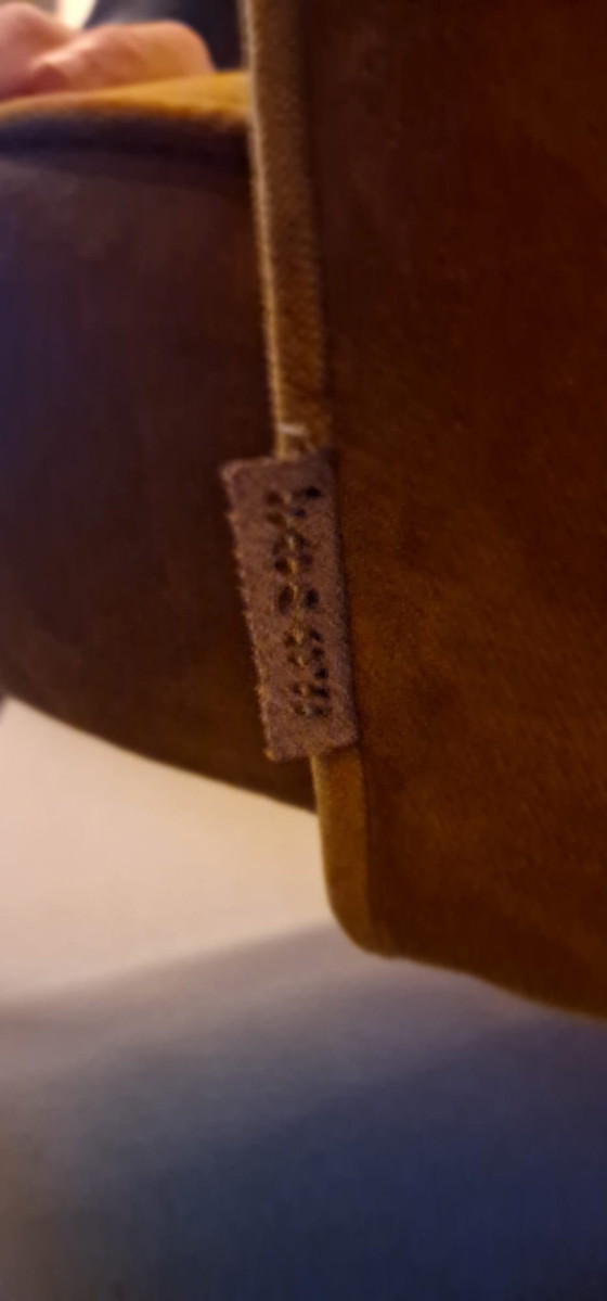 Image 1 of Gele fluwelen bank (Sara) en hocker van Woood