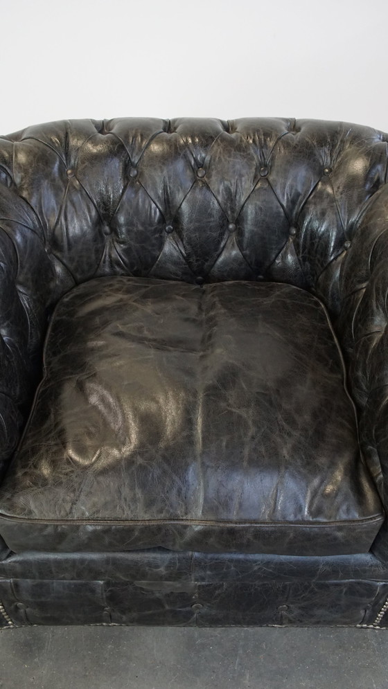 Image 1 of Zwarte Rundleren Chesterfield Fauteuil