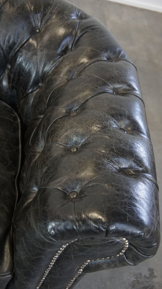 Image 1 of Zwarte Rundleren Chesterfield Fauteuil