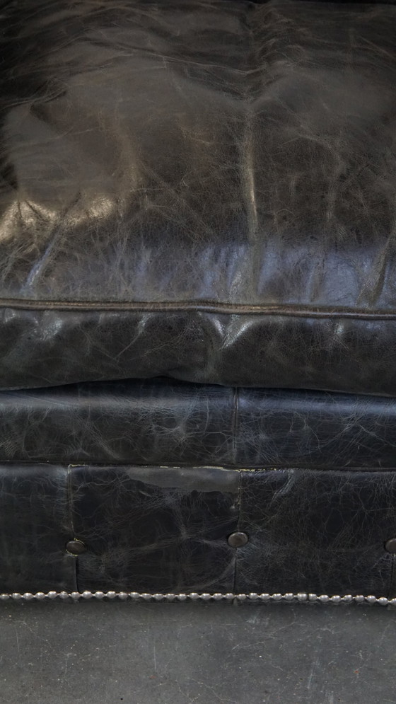 Image 1 of Zwarte Rundleren Chesterfield Fauteuil