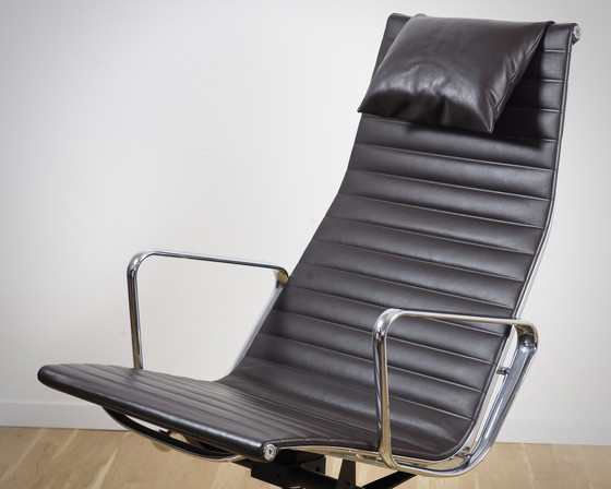 Image 1 of Vitra Eames Alu Stoel EA 124 en EA 125