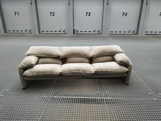 Image 1 of Cassina Maralunga 3 zits orderd by Ellen Katharina