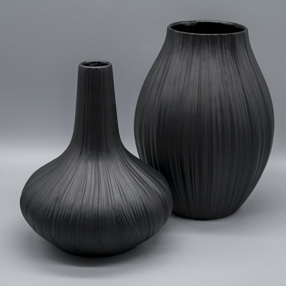 Image 1 of Rosenthal × Martin Freyer Bisque Porcelaine Noire Vaas Duo Iconic Plissée 1968