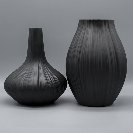 Image 1 of Rosenthal × Martin Freyer Bisque Porcelaine Noire Vaas Duo Iconic Plissée 1968