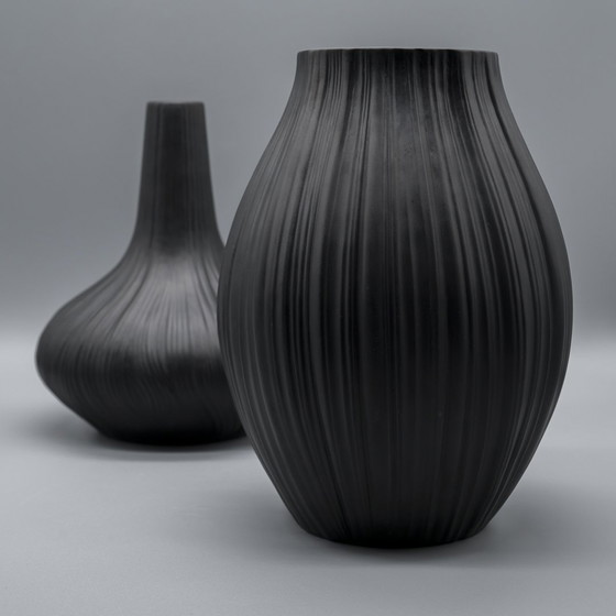 Image 1 of Rosenthal × Martin Freyer Bisque Porcelaine Noire Vaas Duo Iconic Plissée 1968