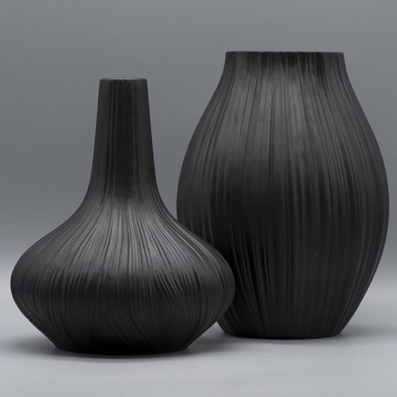 Image 1 of Rosenthal × Martin Freyer Bisque Porcelaine Noire Vaas Duo Iconic Plissée 1968