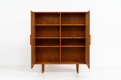 Teak Showcase van Ib Kofod-Larsen voor Faarup Møbelfabrik (Denemarken, 1960).