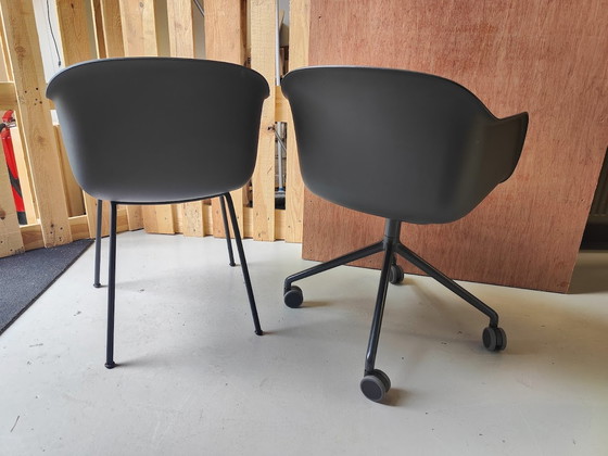 Image 1 of 2x Muuto Fiber chair stoelen