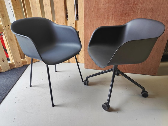 Image 1 of 2x Muuto Fiber chair stoelen