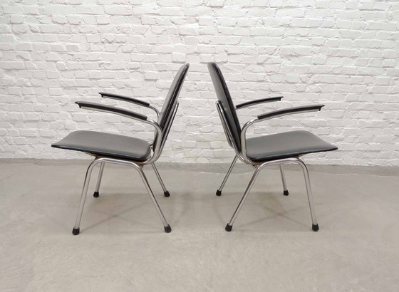 Image 1 of 2x Gebr. de Wit Chroom en Zwart Kunstleren fauteuils