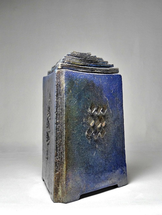 Image 1 of Grote driehoekige Raku doos Gesigneerd Vintage jaren 90